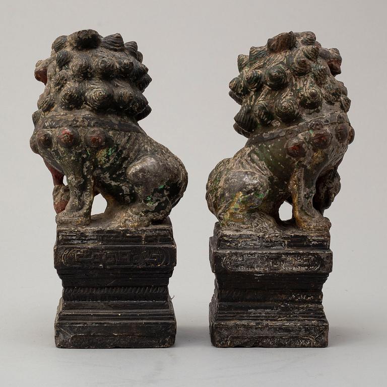 A pair of sculptures of  buddhist lions, late Qing dynasty.