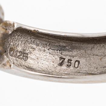 Ett par örhängen 18K vitguld med runda briljantslipade diamanter.
