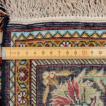 A silk Gohm rug. a 166 x 105 cm.
