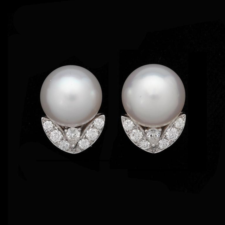 A pair of South sea pearl earrings set with brilliant cut diamonds, tot. 0.78 ct.
