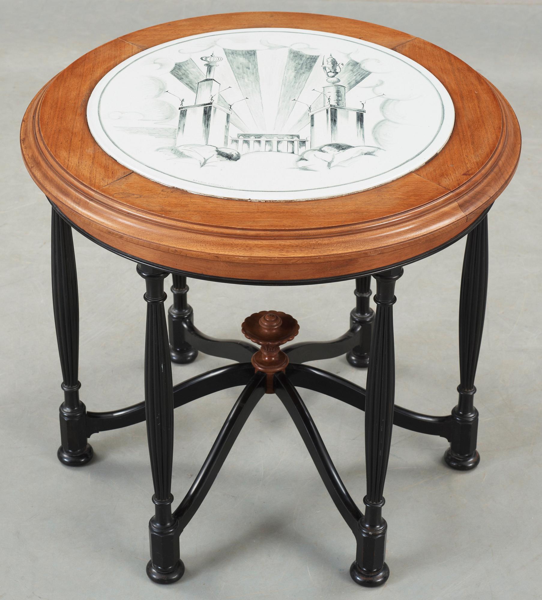Swedish Grace, a table probably by Svenska Möbelfabrikerna Bodafors and S:t Erik, Upsala 1923.