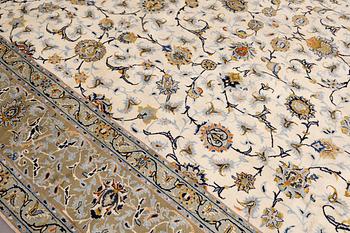 A carpet, Kashan, ca 500 x 347 cm.