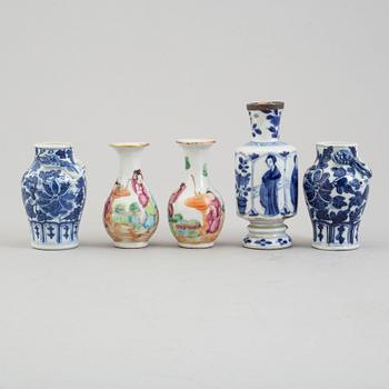 FIVE SNUFF BOTTLES/VASES, porcelain, China, 20th century.