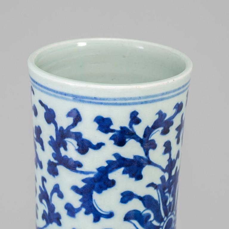 A blue and white lotus vase, presumably late Qing dynasty, circa 1900.