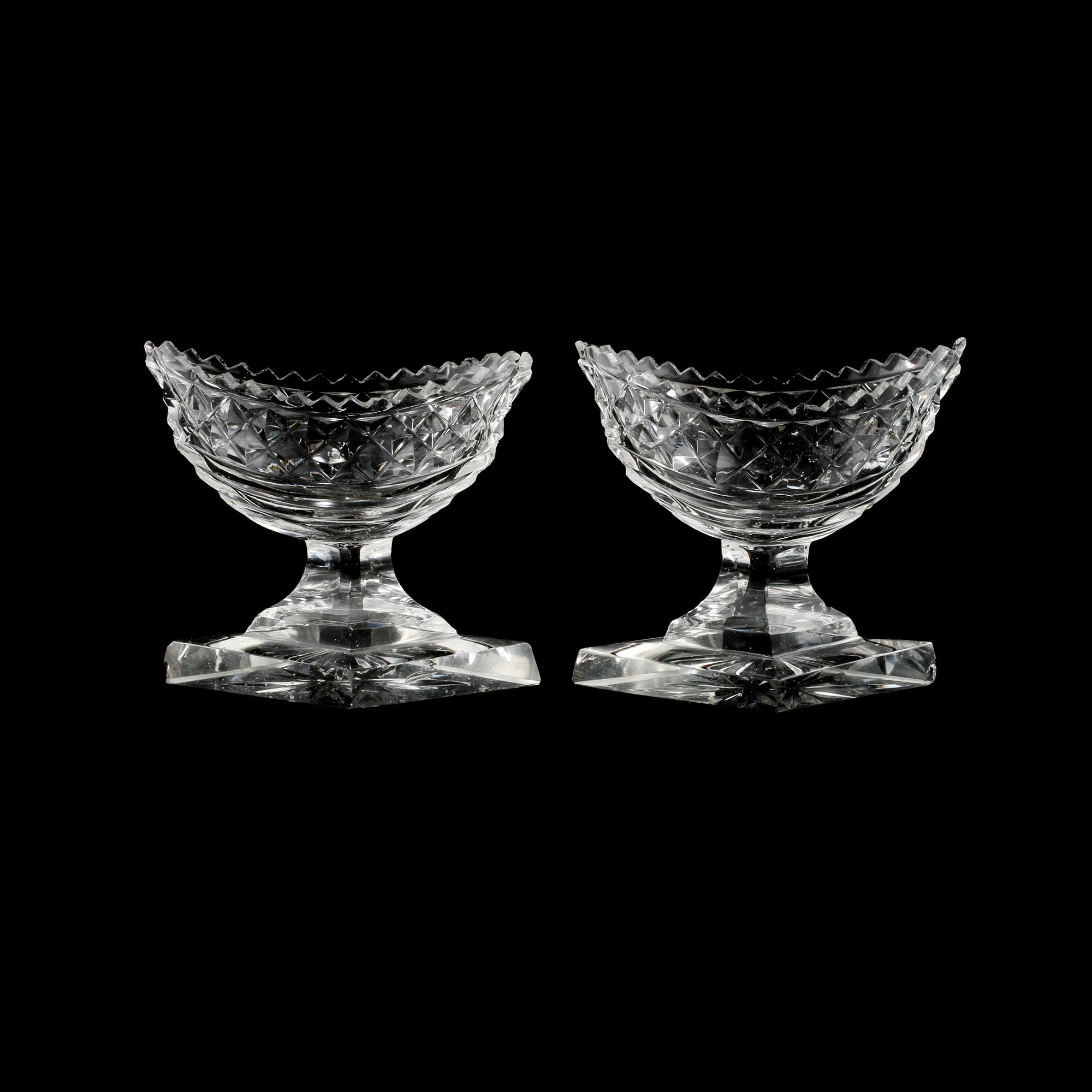 SALTKAR, ett par, glas, empire, 1800-talets första hälft.