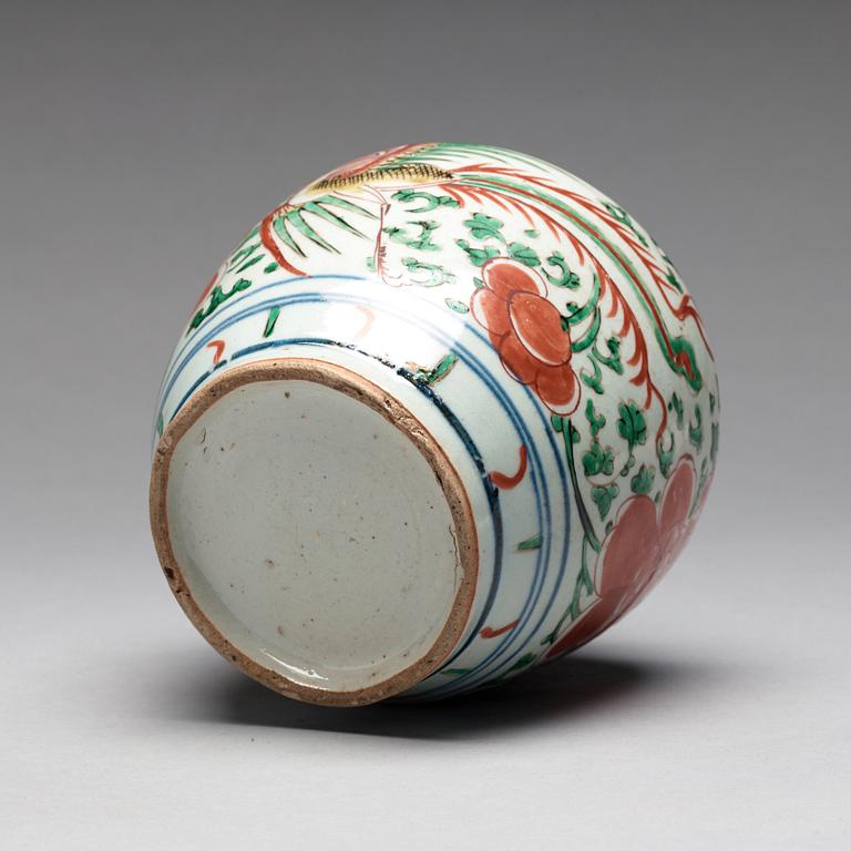 A Transitional wucai jar, 17th Century.