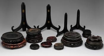 KINESISKA STÄLL, 18 delar, trä. Kina, 1900-tal.