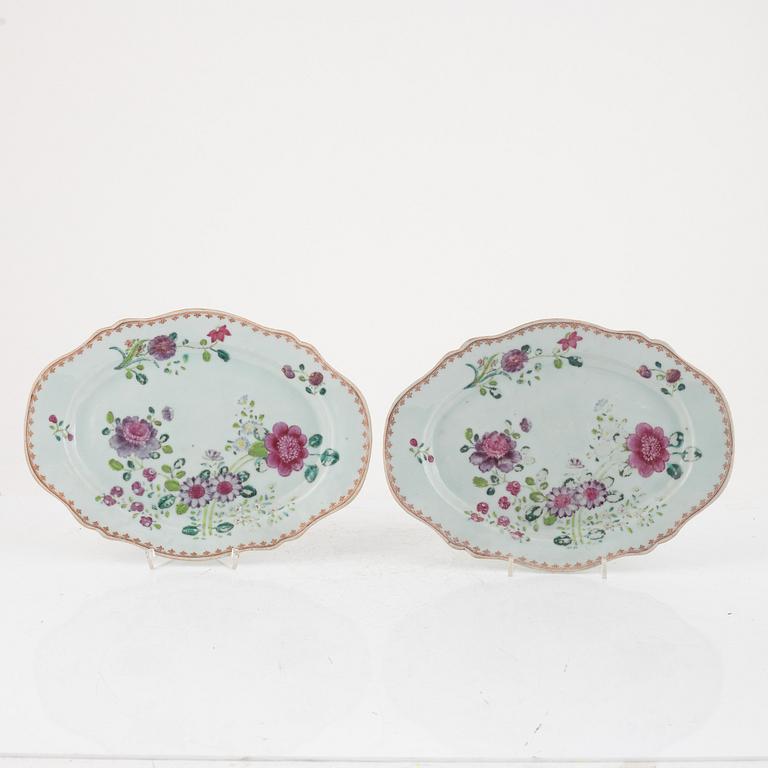 A pair of Chinese export porcelain famille rose dishes, Qing dynasty, Qianlong (1736-95).