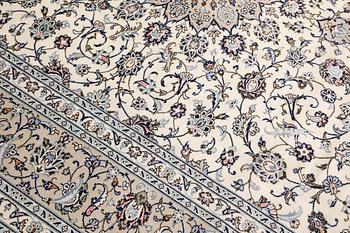 A Keshan carpet, approx. 355 x 250 cm.