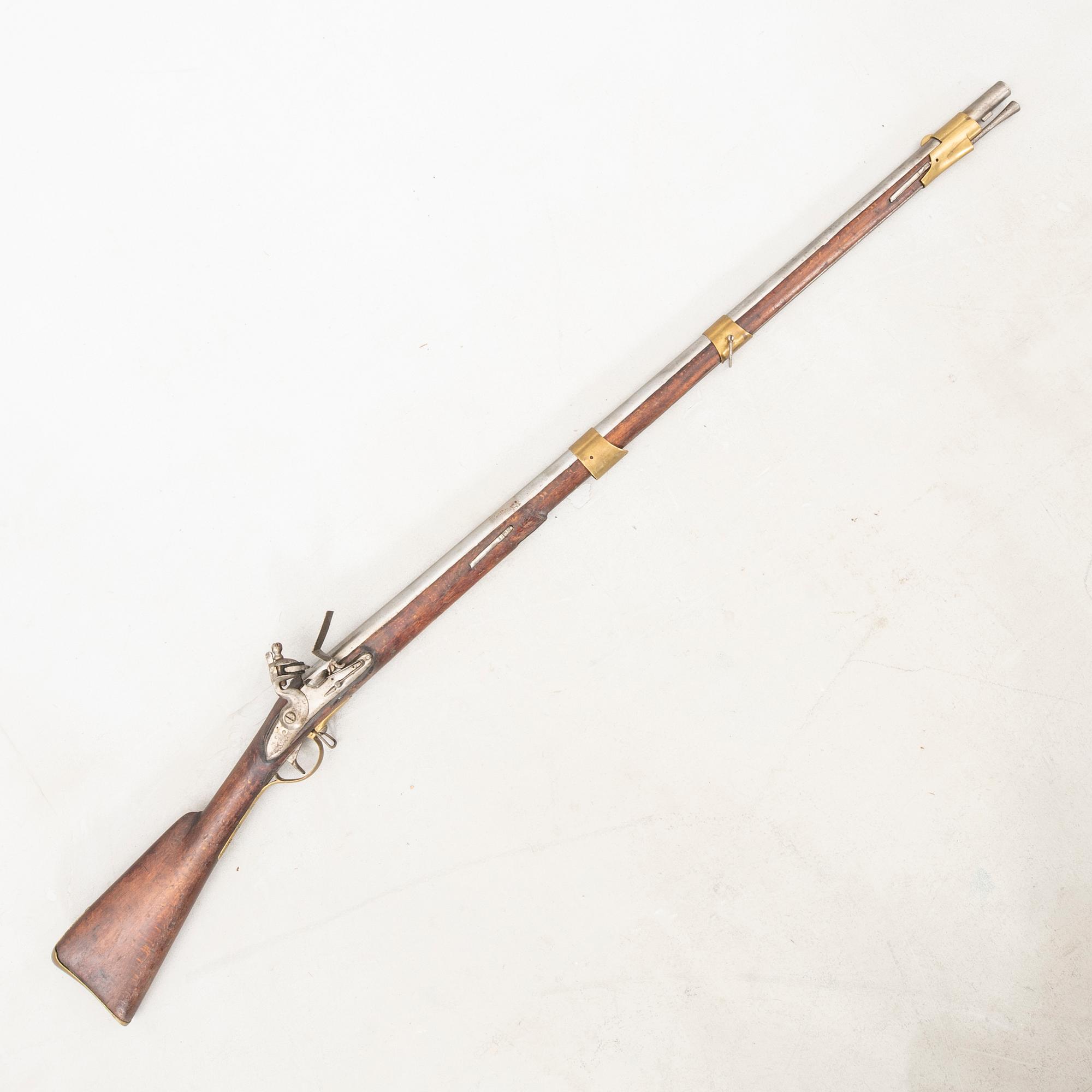 Flintlåsgevär, svenskt, reparationsmodell, tillbakaändrat slaglås.