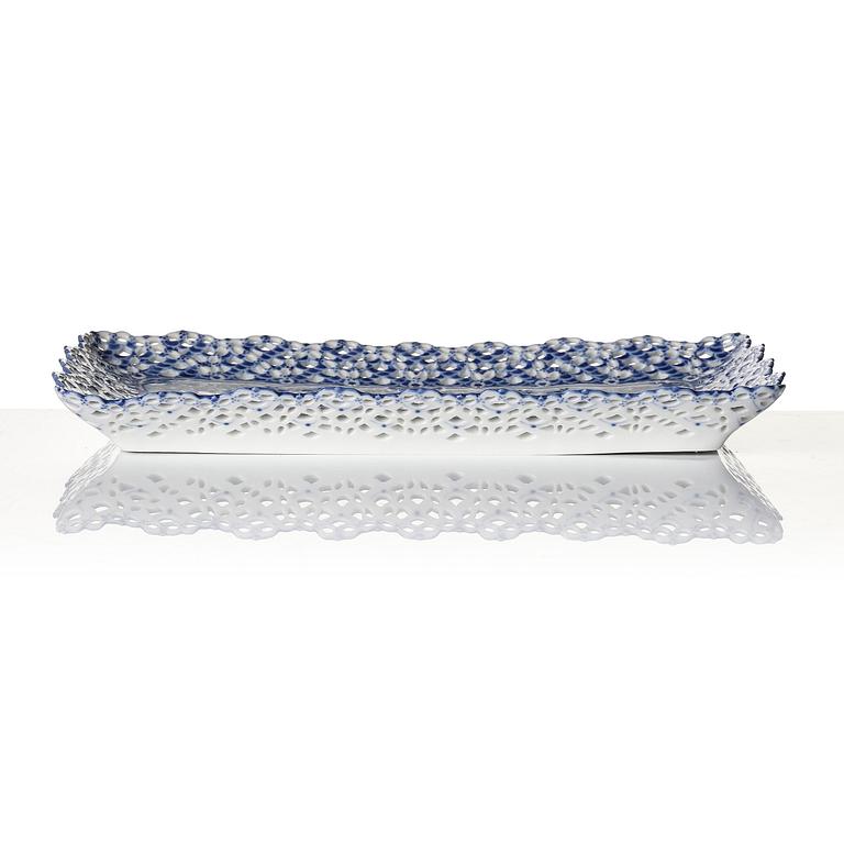 A Royal Copenhagen 'Musselmalet' / 'blue fluted full lace' tray, Denmark, 1893-1900.