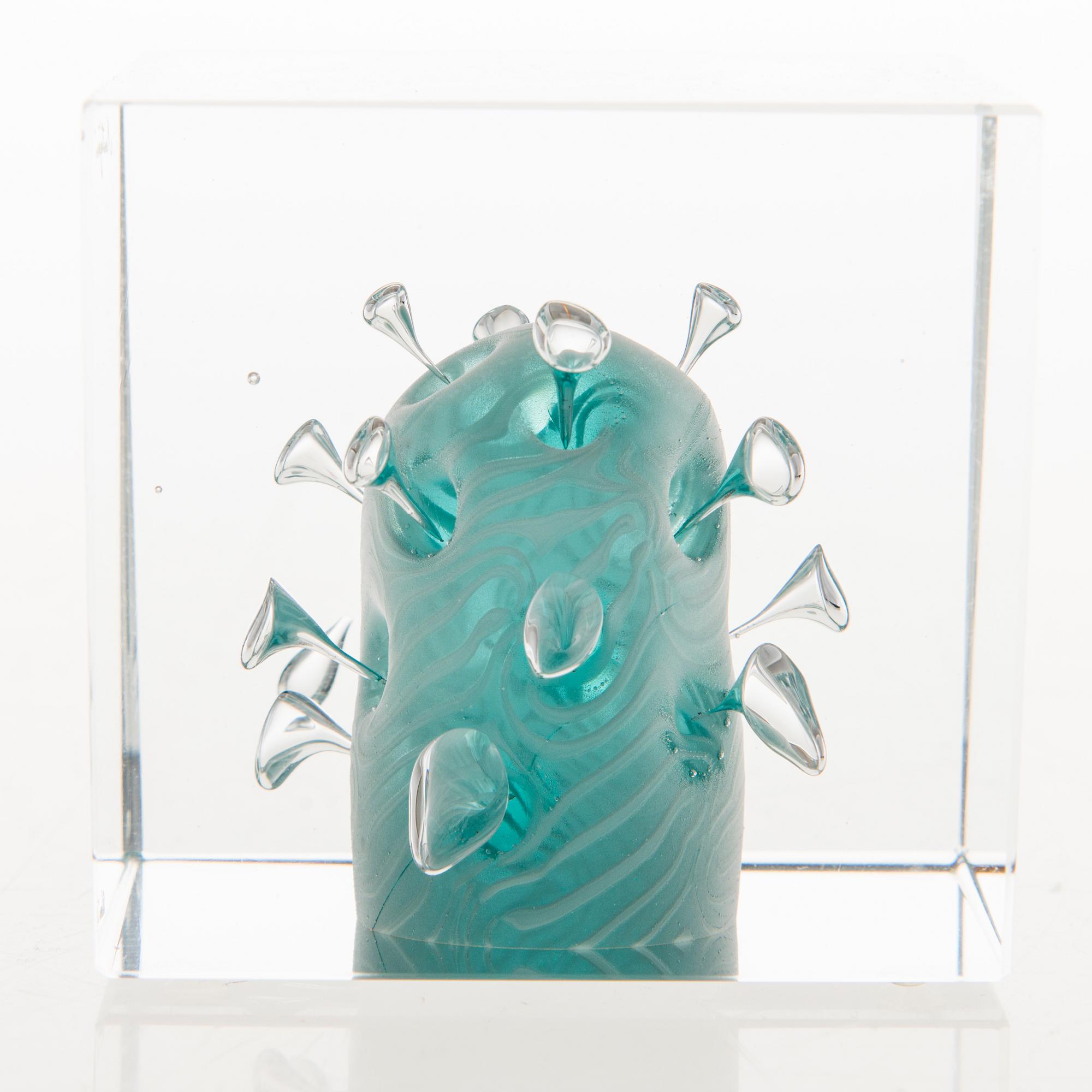 OIVA TOIKKA, AN ANNUAL CUBE, glass, signed Oiva Toikka Nuutajärvi marked 117.