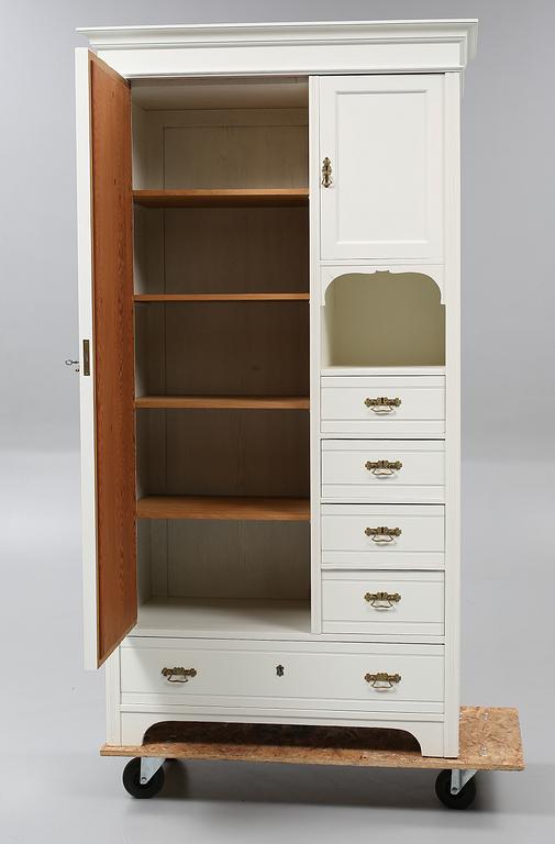 KLÄDSKÅP, jugend, 1900-talets början.