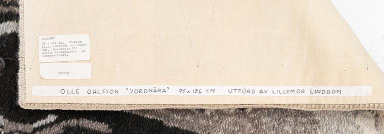 Olle Ohlsson, vävd tapet, "Jordnära", utförd av Lillemor Lindbom, 1976, signerad LL, ca 126x 92 cm.