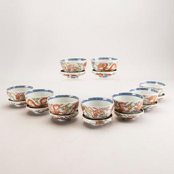 A set of 9 Chinese porcelain rise bowls with lid 20th century.