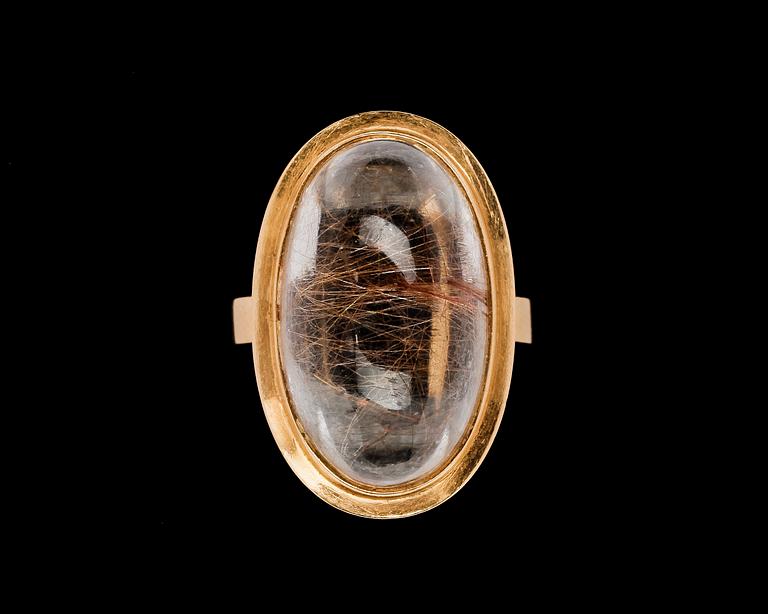 RING, cabochon cut rutile quartz.