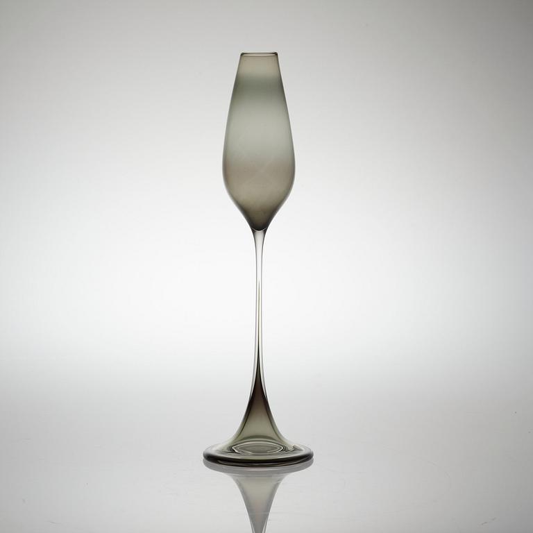 A Nils Landberg glass goblet, Orrefors.