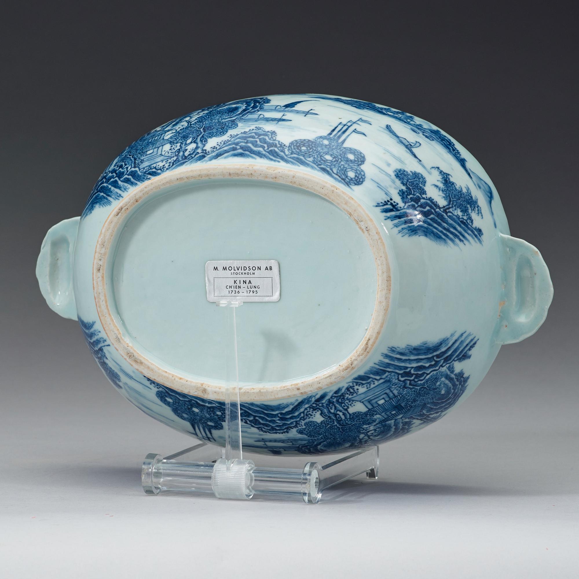TERRIN med LOCK och FAT, kompaniporslin. Qingdynastin, Qianlong (1736-95).