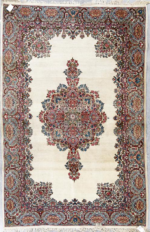 MATTA, semiantik Kirman, ca 230x150 cm.