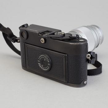 A black body Leica M6 no 1725111 from 1987 with Elmar 1:4/135. With original box.