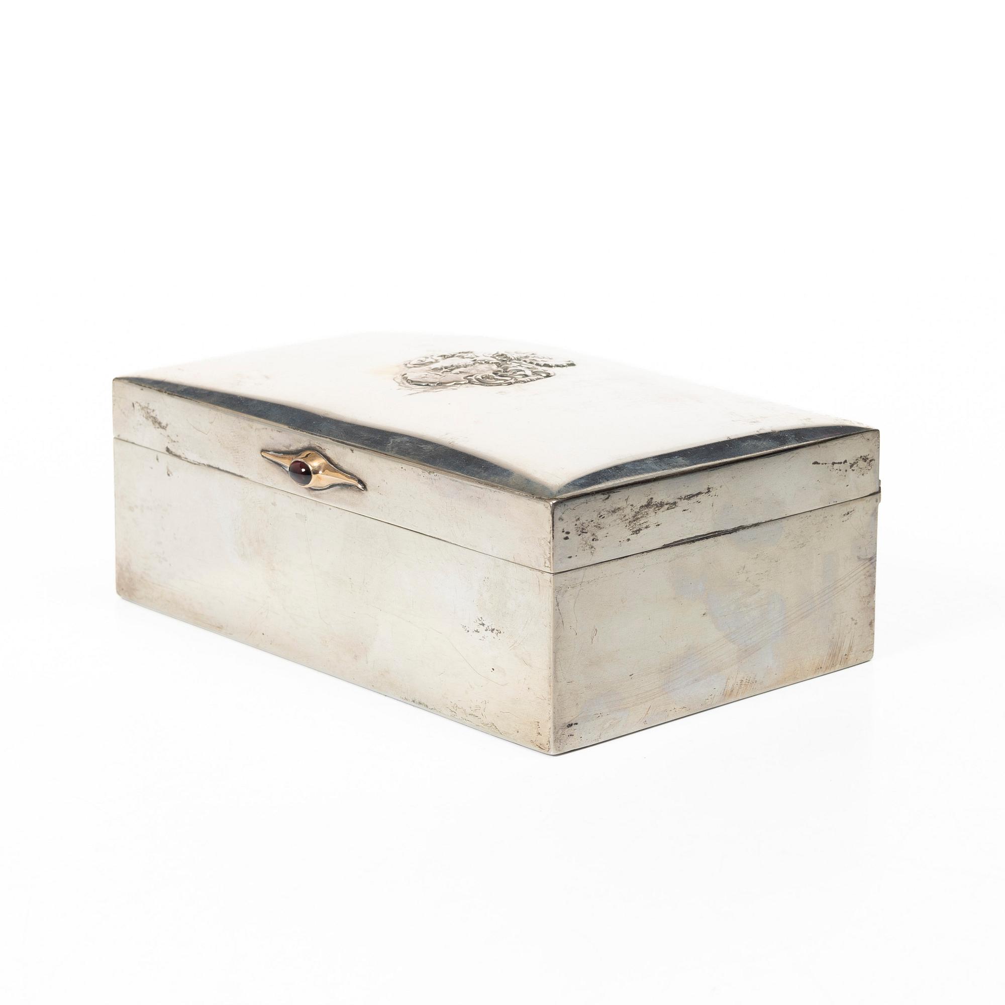 C.G. Hallberg, CG Hallberg, tobacco box, silver, Stockholm 1912, with the Wijnbladh family coat of arms.