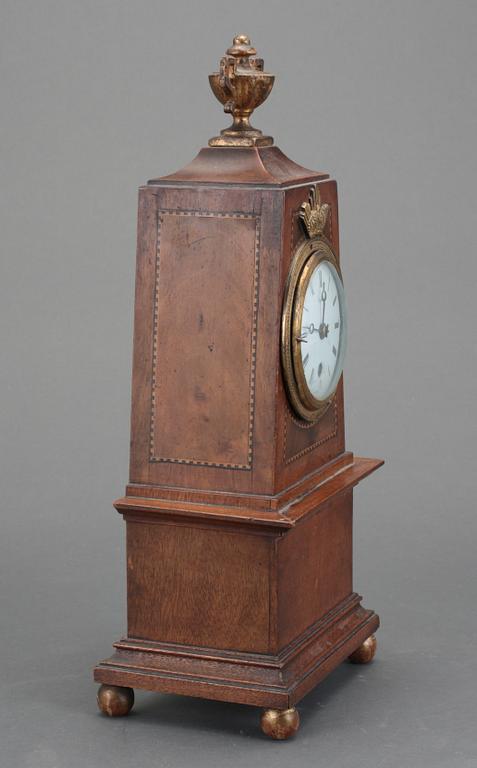 BORDSPENDYL, empire, 1800-talets början.