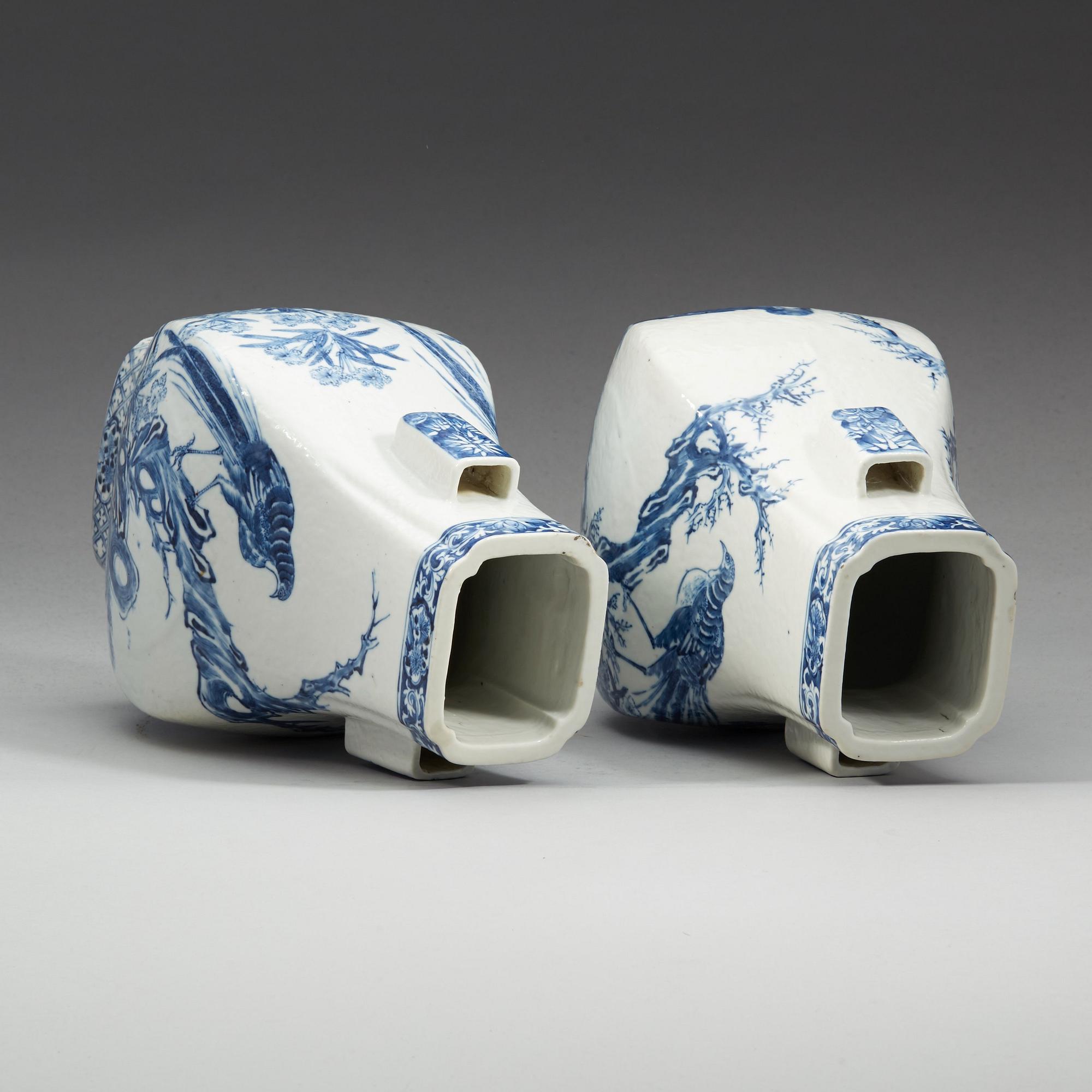 A pair of blue and white vases, Qing dynasty, 19th Century.
