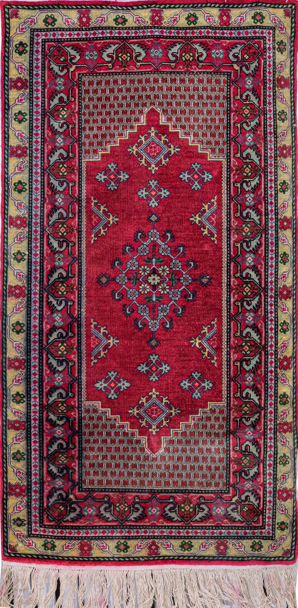 A rug, Oriental silk, ca 141 x 70 cm.