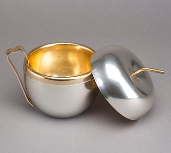 A ICE BUCKET MADE IN ITALY. SECOND HALF OF 20TH CENTURY.