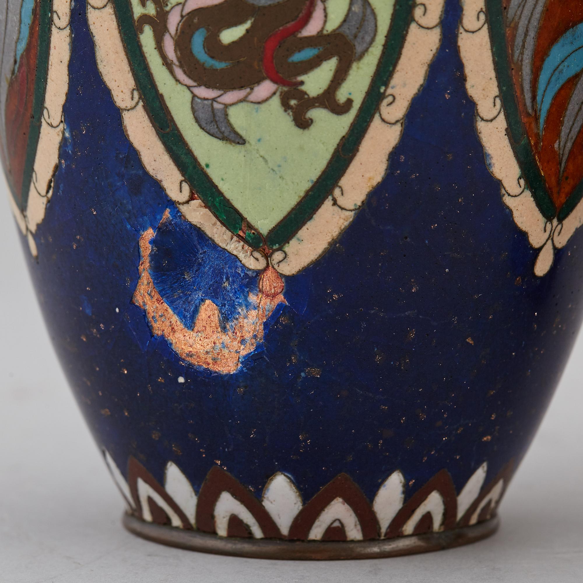 Two Japanese cloisonné vases, 20th century.