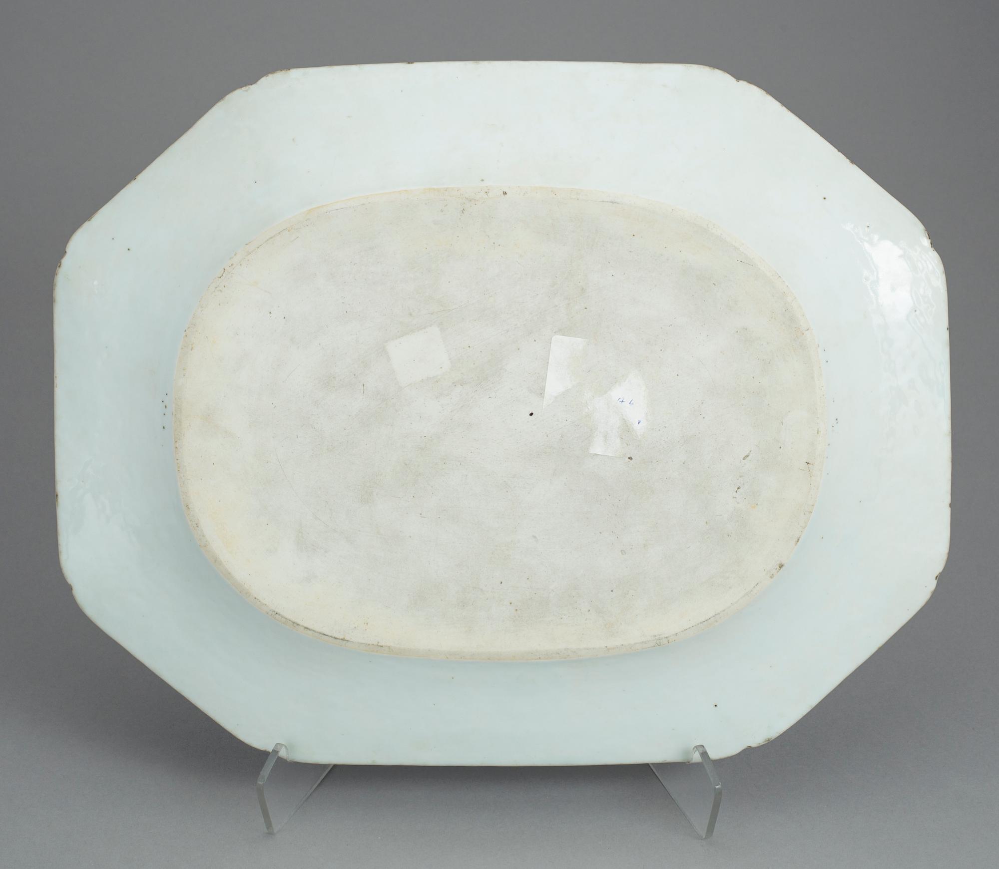 STEKFAT, porslin, Kina, Qianlong (1736-95).