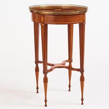 A late Gustavian mahogany table attributed to L. Qvarnberg (master in Stockholm 1801-1813).