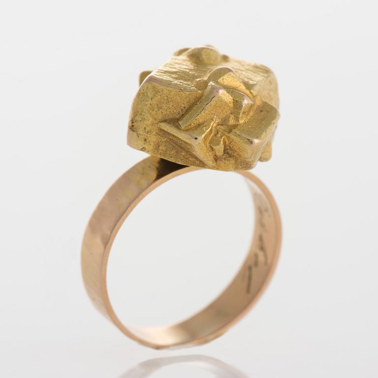 RING, Lapponia / Kruunu Koru, Björn Weckström, Helsingfors 1965. 14K guld. Vikt 9,7 g.