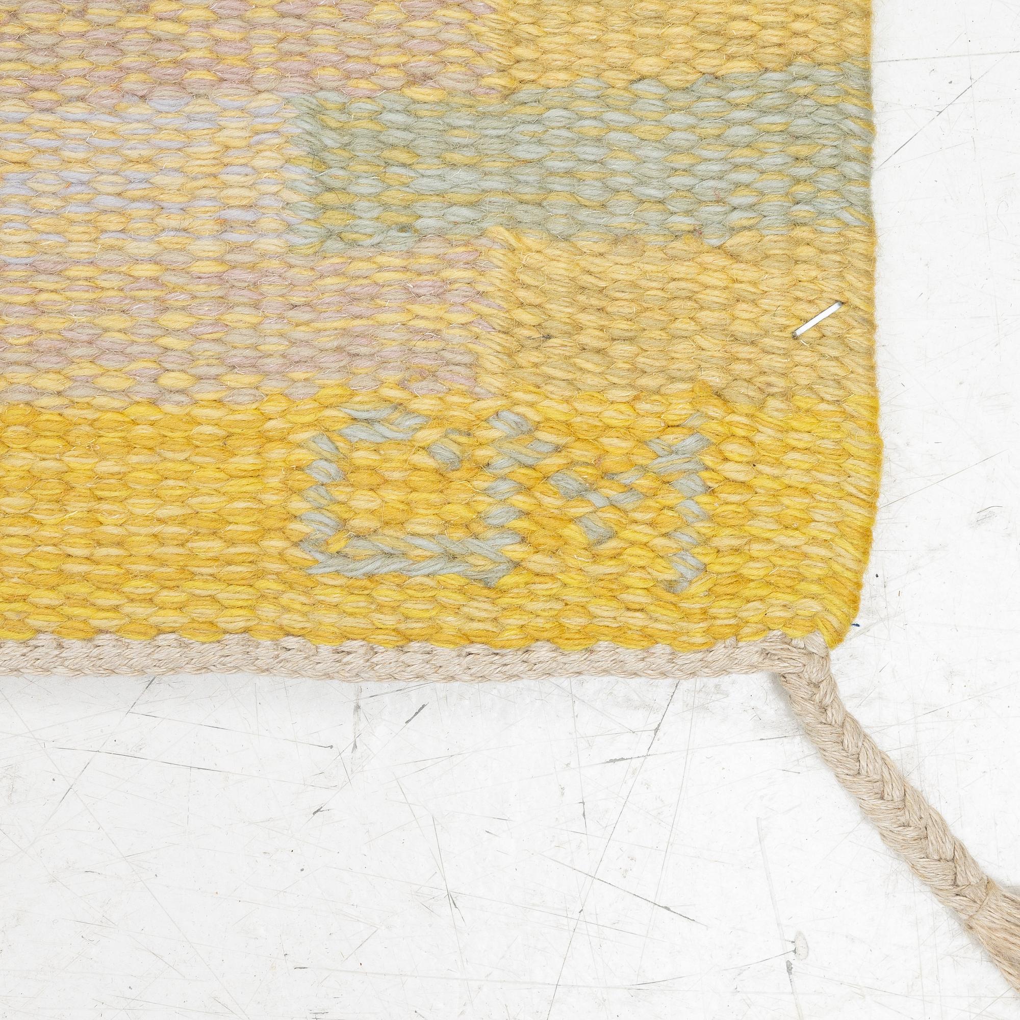 Carl Malmsten, matta "Capella, gul", rölakan, ca 240 x 164 cm, signerad CM.