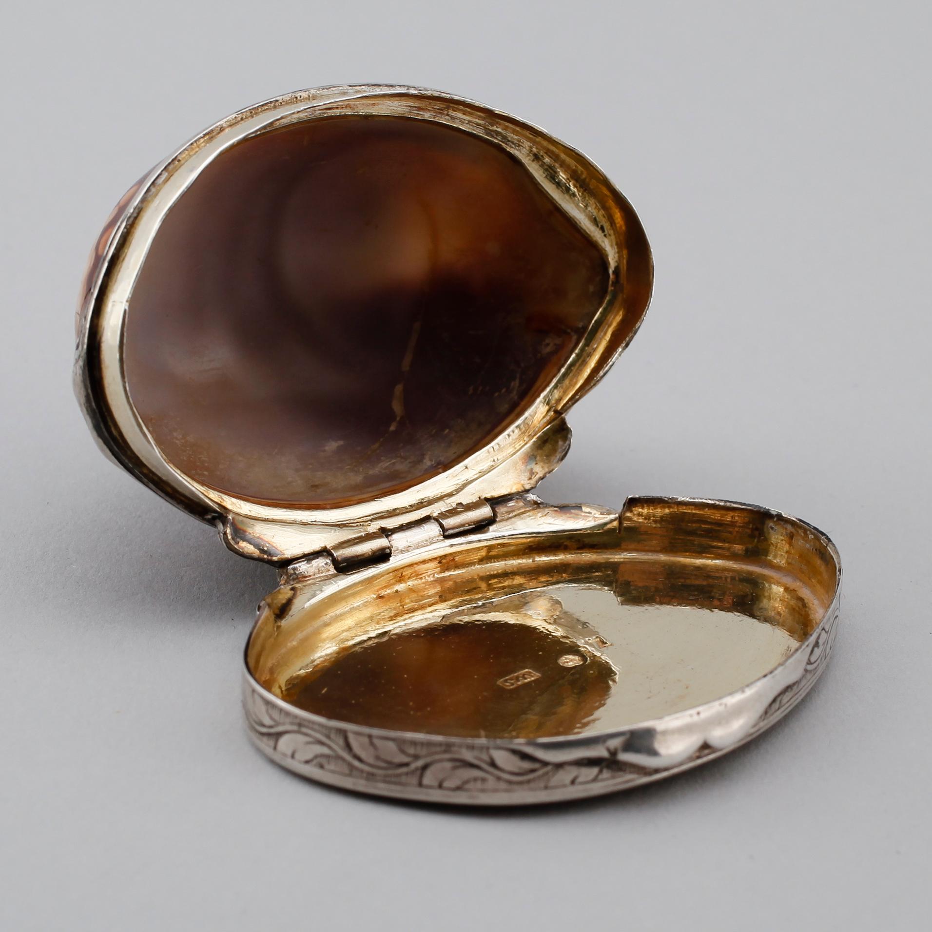 SNUSDOSA, snäckskal med silverbeslag, Wilhelm Smedberg, Karlstad 1782.