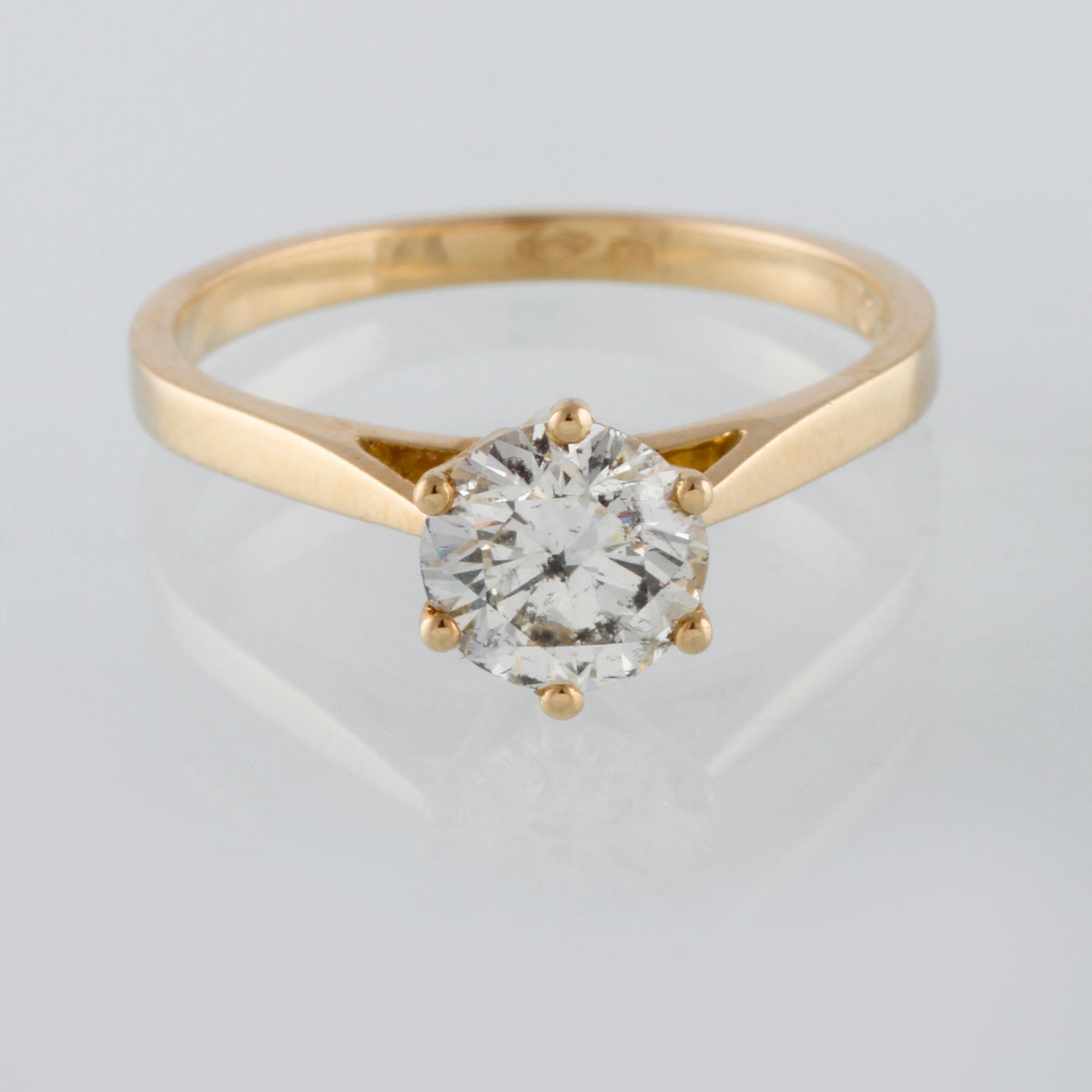 RING, 18K guld med briljantslipad diamant 1.03 ct. Vikt 2,9 gram.
