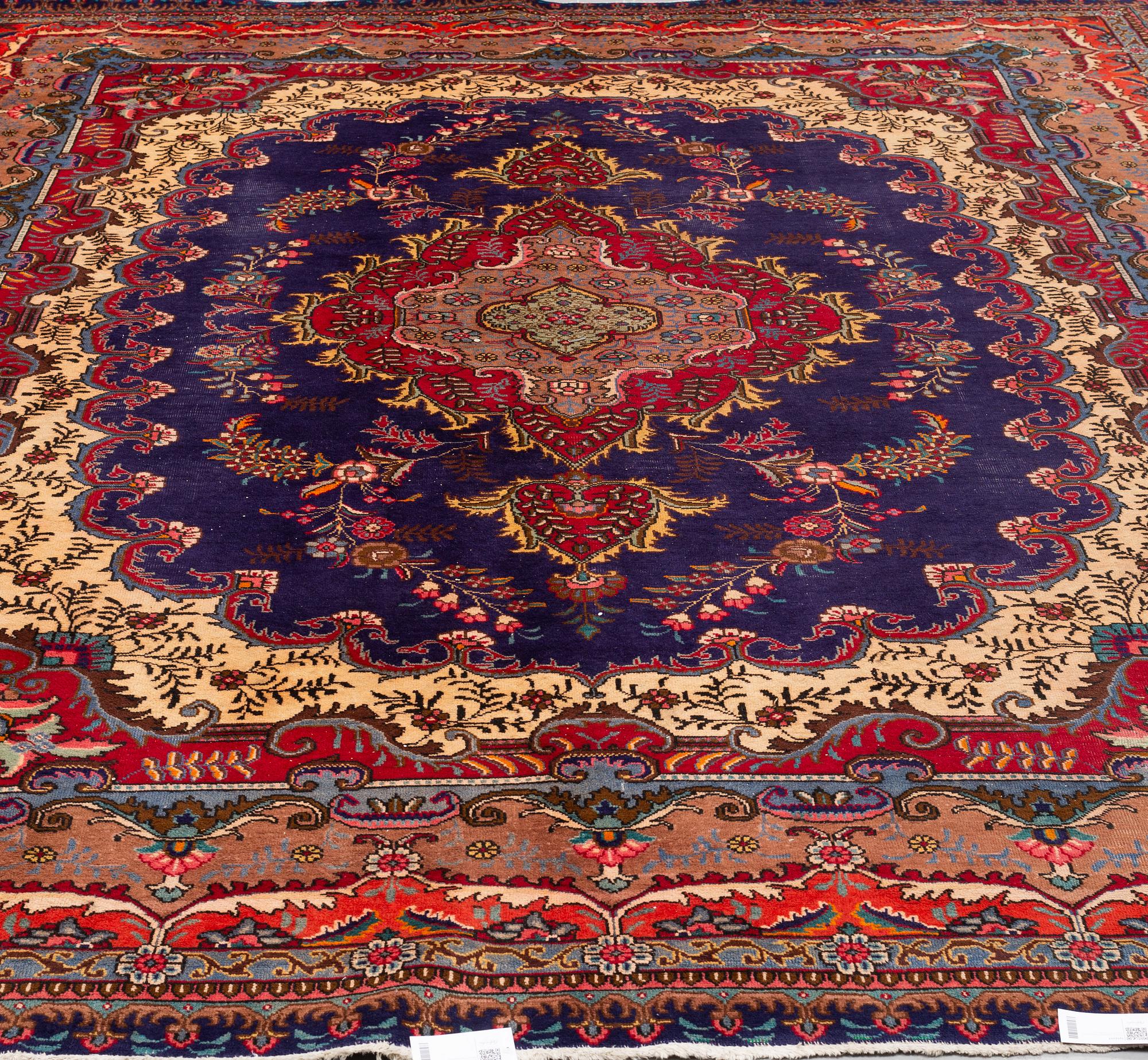 A CARPET, Old EASTERN EUROPE, ca 403 x 301 cm.