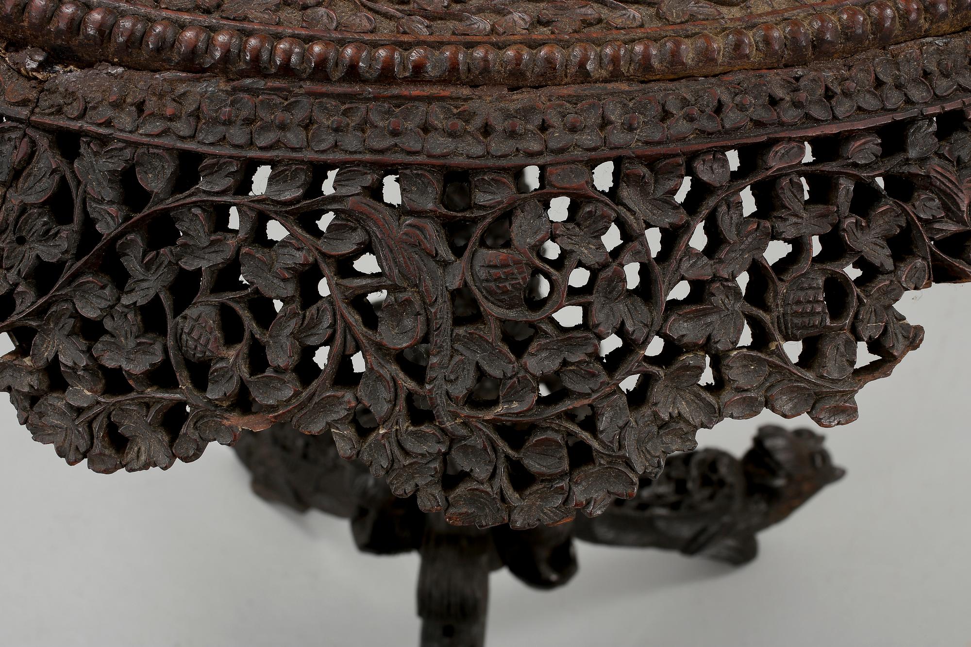 BORD, orientaliskt, 1800-tal.