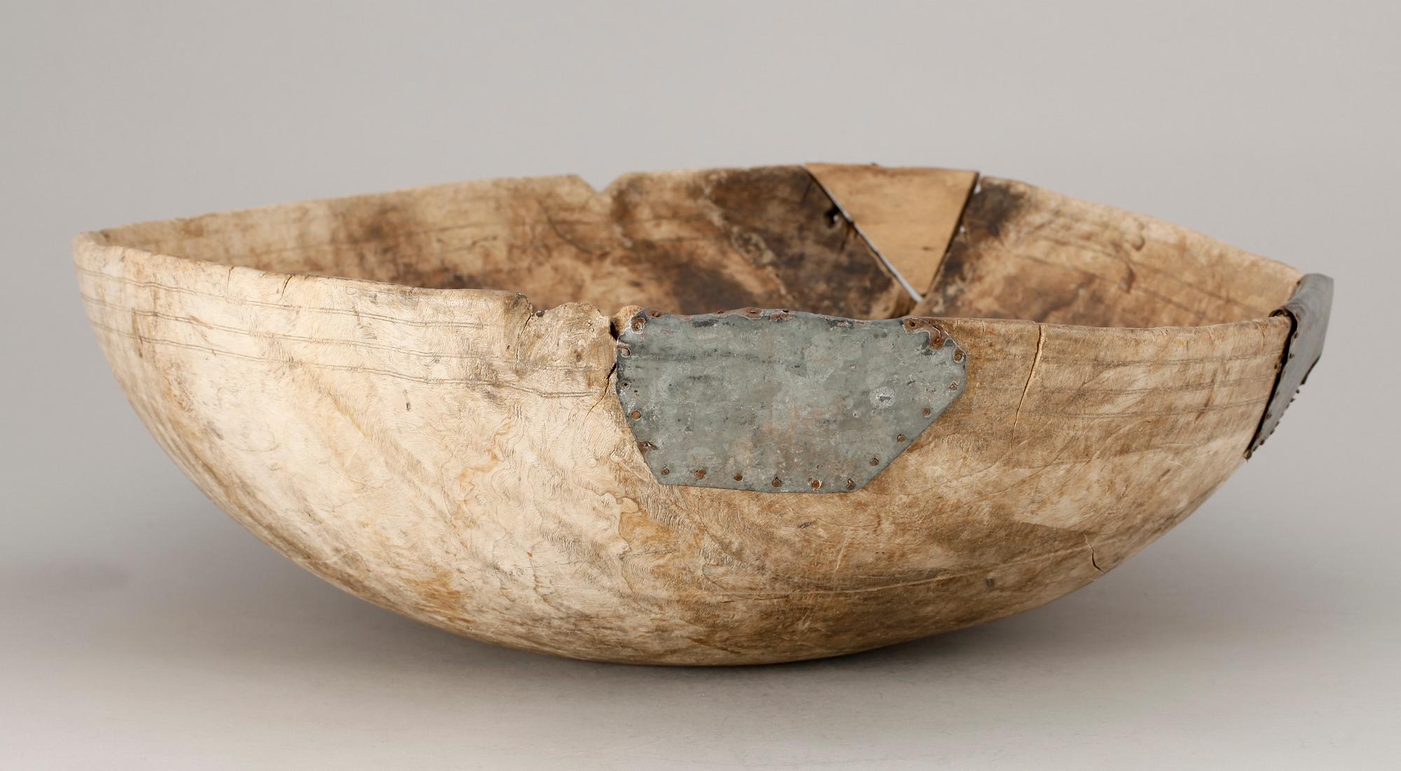 SKÅL, trävril, märkt 1564.