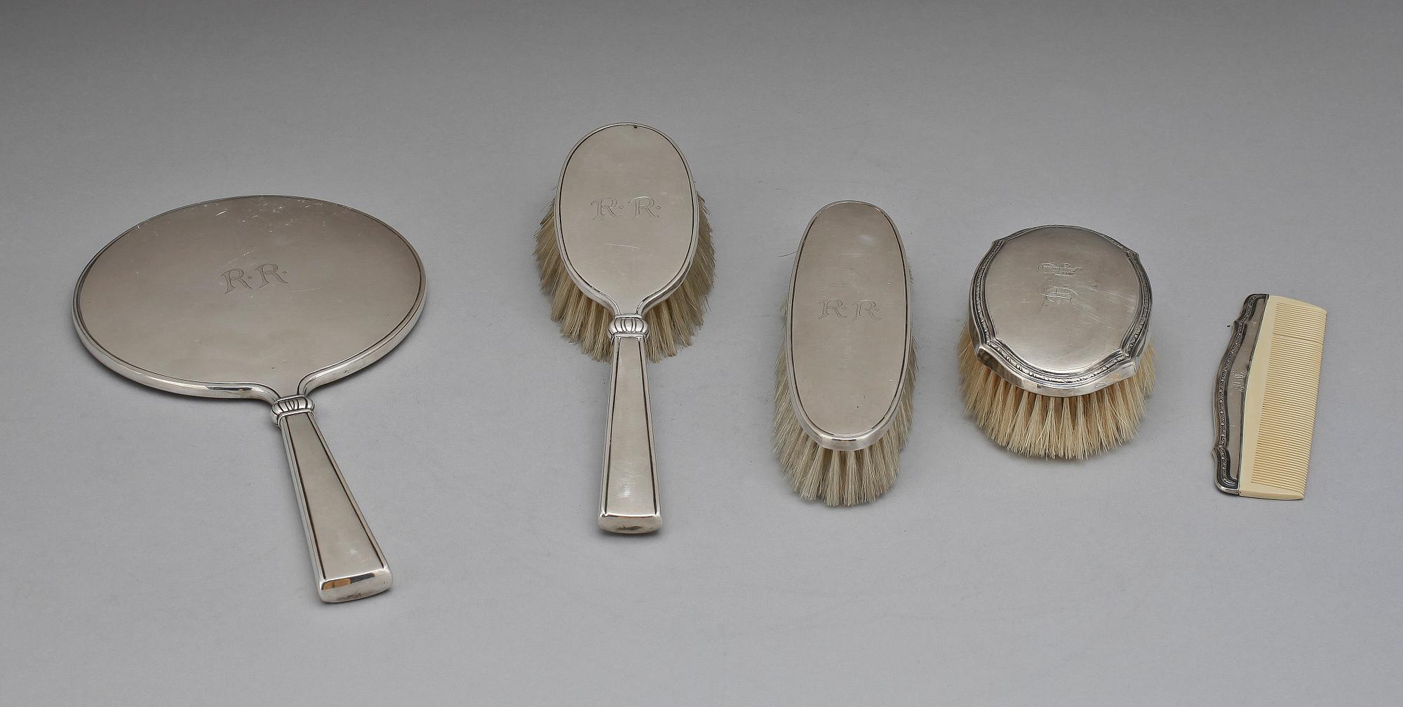 TOALETTSETT, 5 delar, silver, 1900-talets början. Sliverhalt 830.