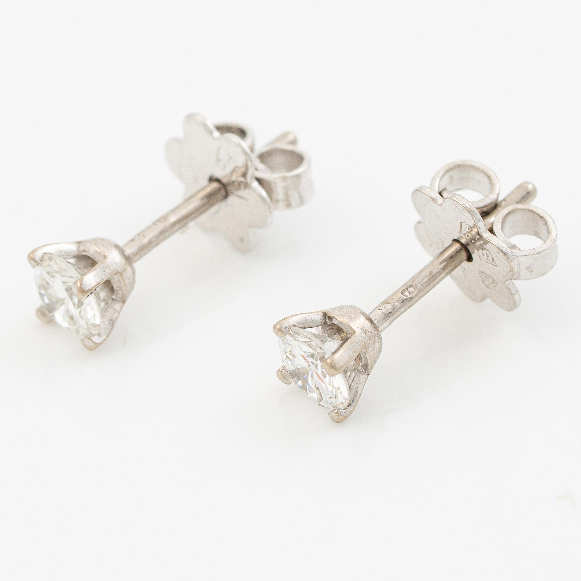 Earrings, Strömdahls, 18K white gold with round brilliant-cut diamonds, total approx. 0.38 ct.