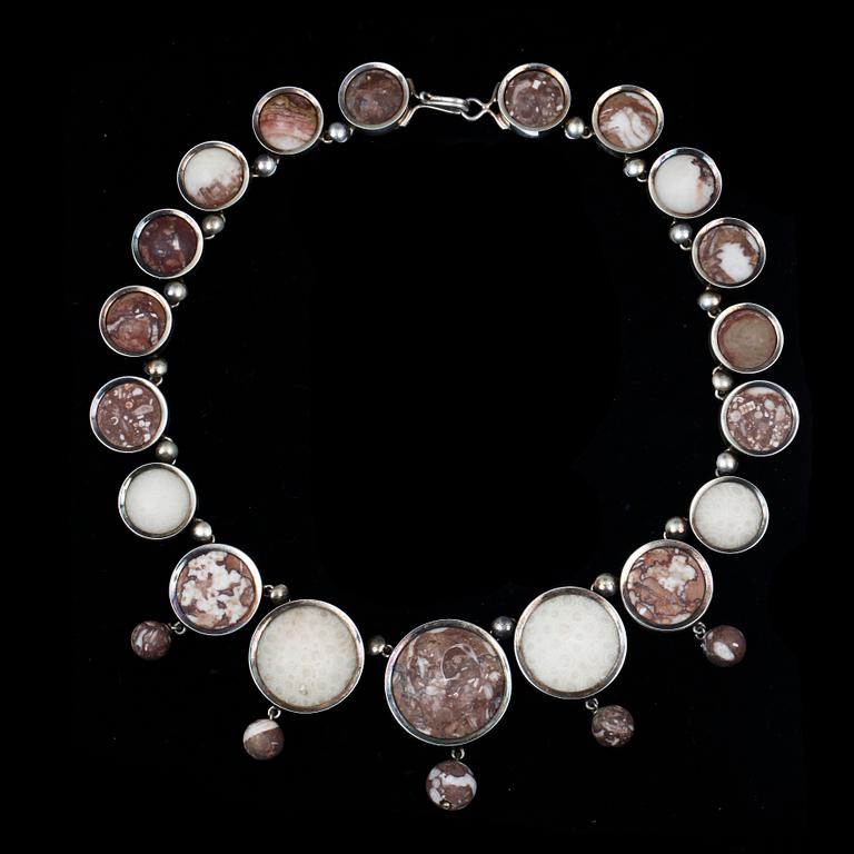 COLLIER, vitmetall med stenar, möjligen sent 1800-tal.