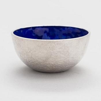 Pekka Piekäinen, A sterling silver and enamel bowl. Platinoro, Turku 1994.