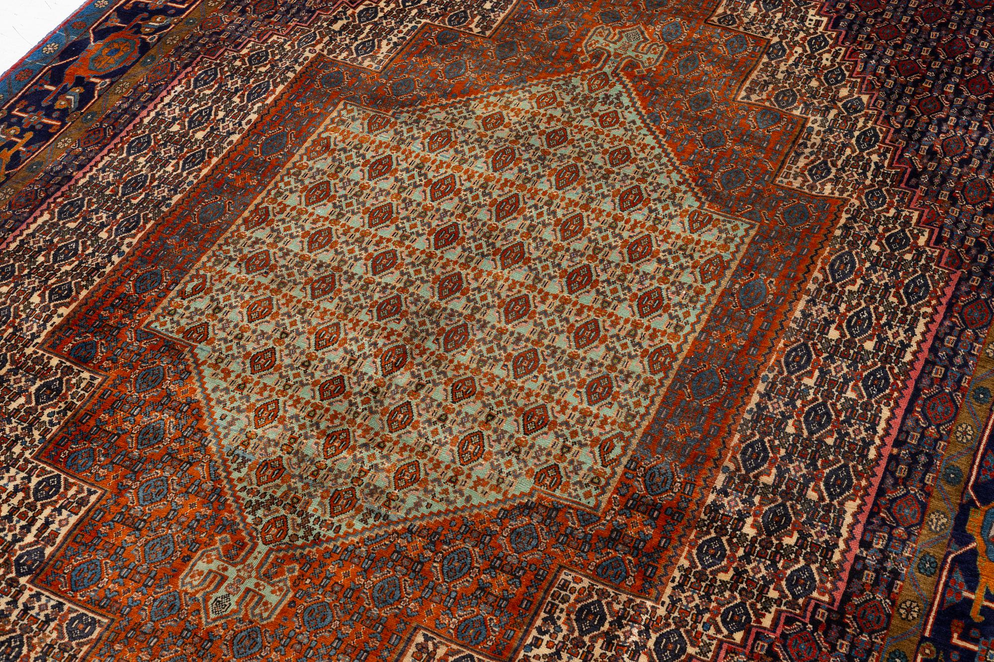 A Senneh carpet approx. 305 x 196 cm.