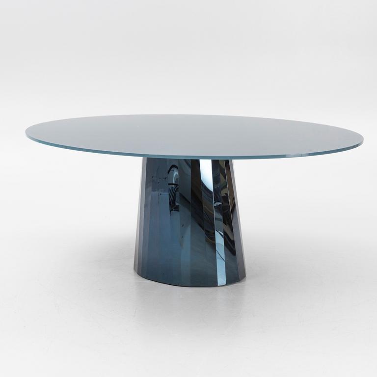 Voctoria Willmotte, a "Pli" dining table, ClassiCon, 2017.