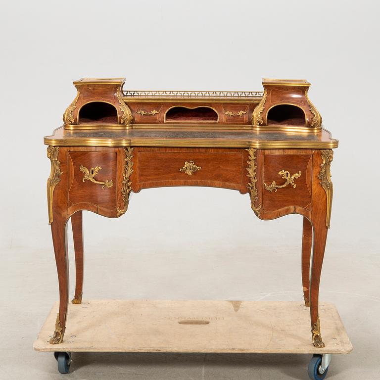 Desk in the Louis XV style, first half of the 20th century.