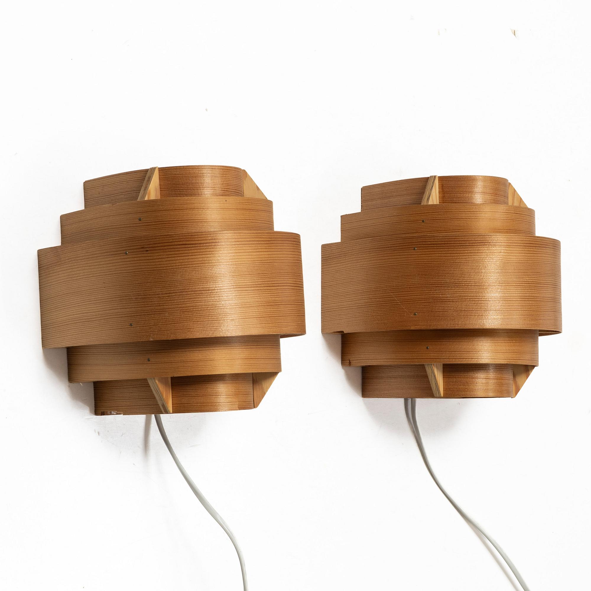 Hans-Agne Jakobsson, A pair of wall lamps, AB Elysett, Markaryd, 1970s.