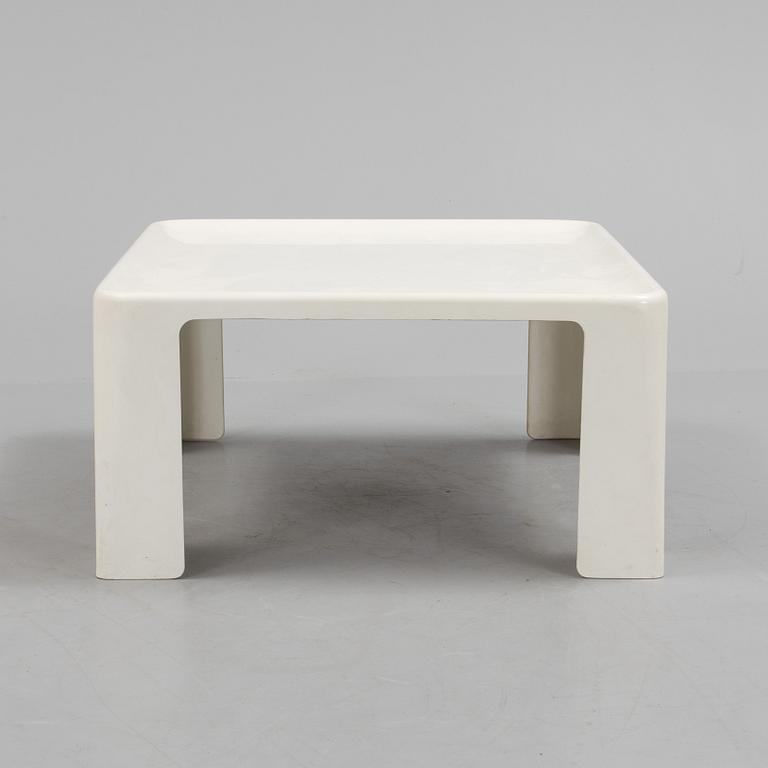 a fiberglass table "Amanta" designed bý Mario Bellini for C & B, Italy.