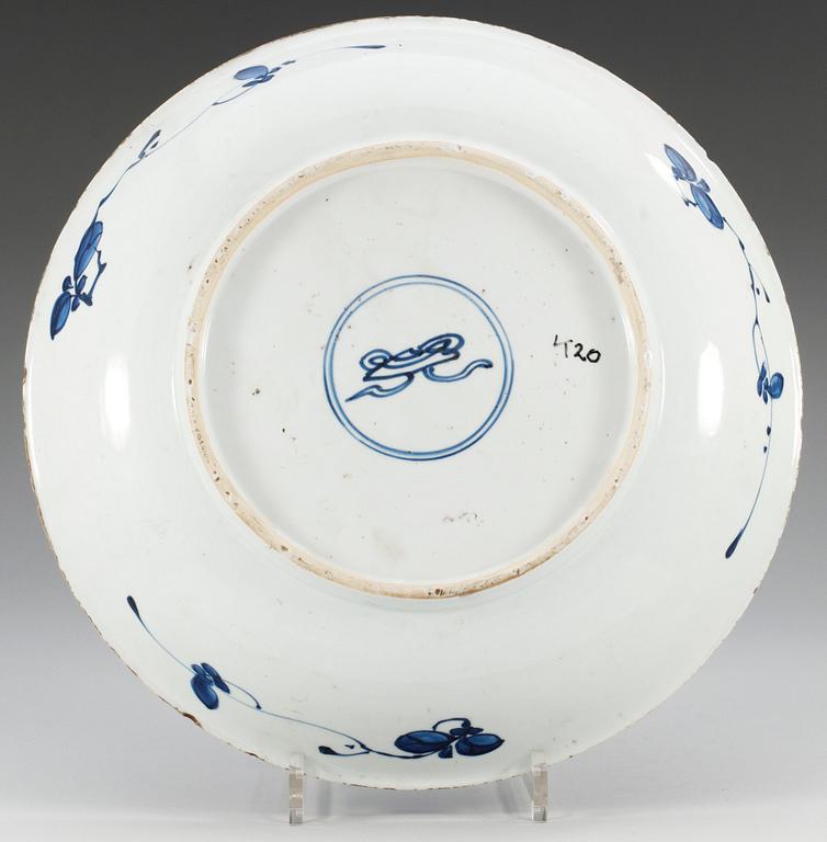 A blue and white charger, Qing dynasty, Kangxi (1662-1722).