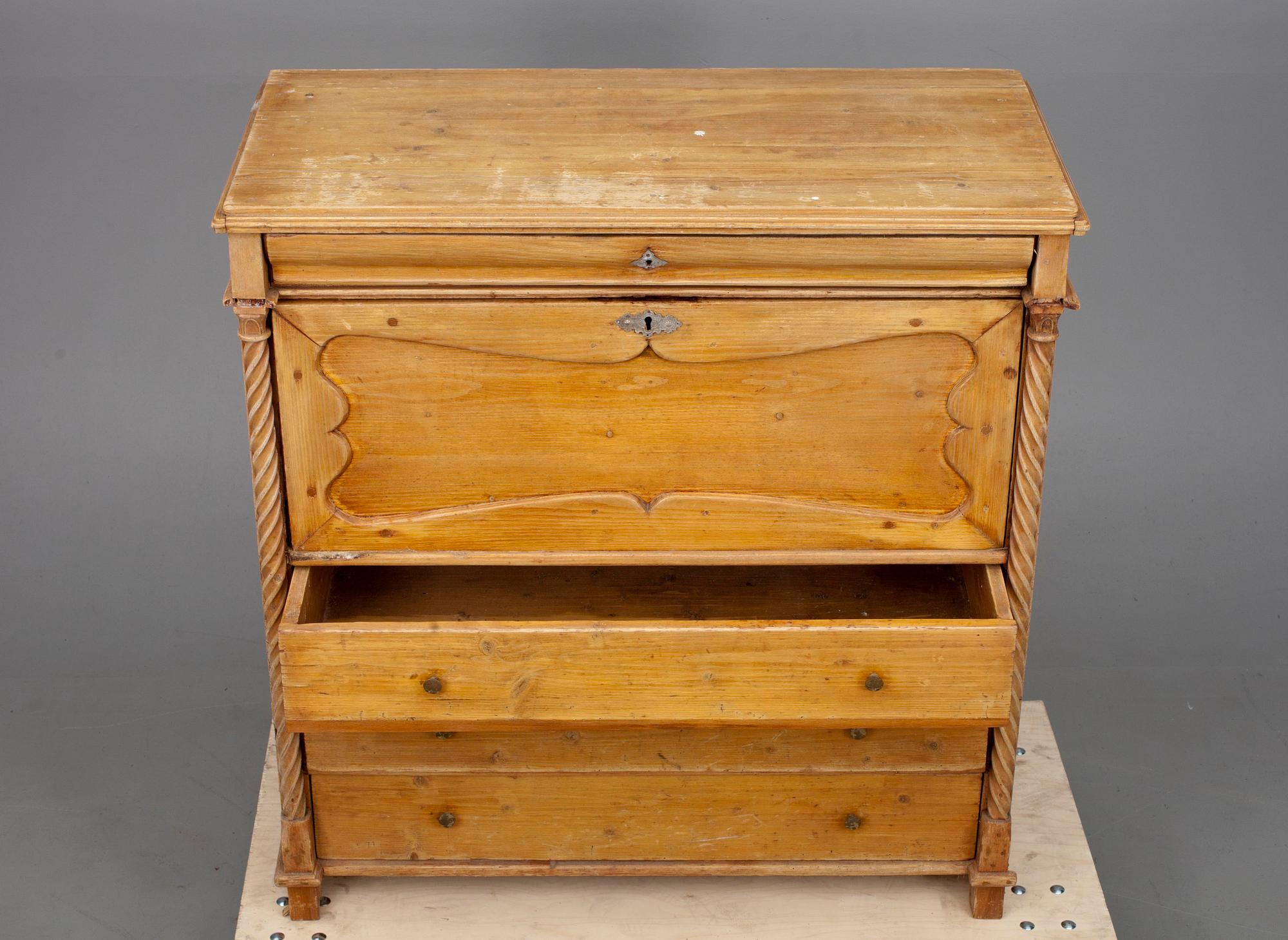 KLAFFBYRÅ, biedermeier, 1800-talets mitt.